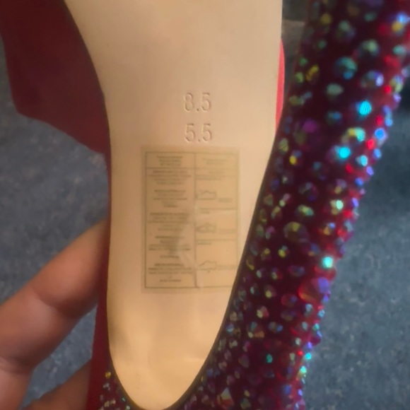 Beautiful Steve Madden red heel with swarovski. - Picture 6 of 6